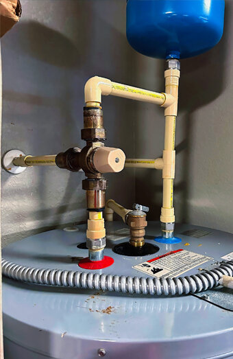 https://mountlawleyhotwater.com.au/uploads/2025/06/gas-hot-water-system-35892.jpg