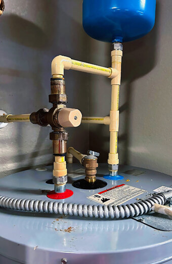 https://mountlawleyhotwater.com.au/uploads/2025/06/gas-hot-water-system-63012.jpg