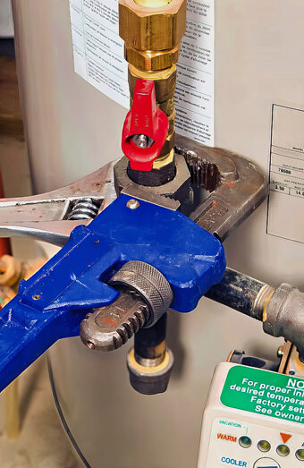 https://mountlawleyhotwater.com.au/uploads/2025/06/hot-water-servicing-15633.jpg
